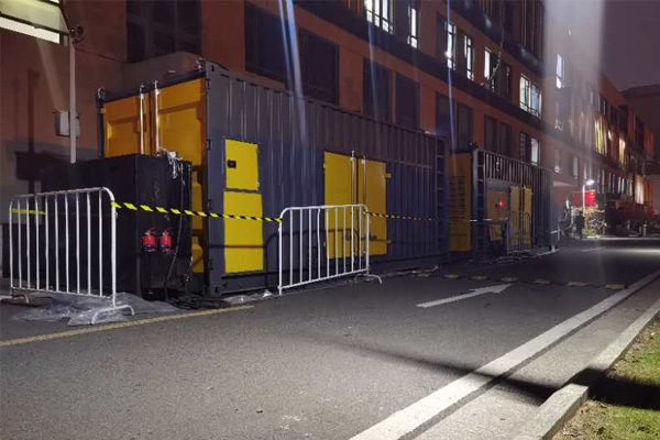 绥阳柴油发电机组的输出电压是如何调节的？