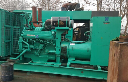 绥阳发电机组如何判断水冷式机油散热器内部是否需要清洗？